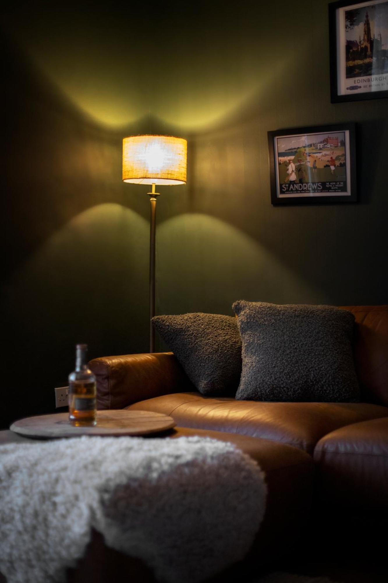 Trendy 2 Bed Flat - Near Airport Appartement Broxburn Buitenkant foto